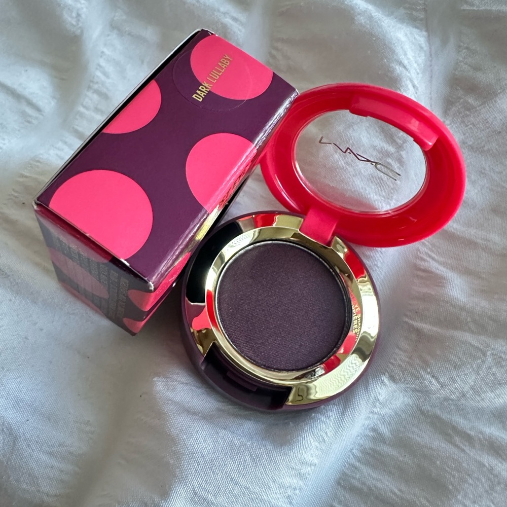 MAC Cosmetics “Dark lullaby” - Magic dust Eyeshadow